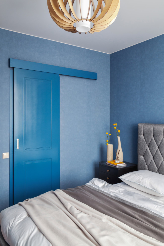 Купание красного коня. Спальня, вид на гардеробную.