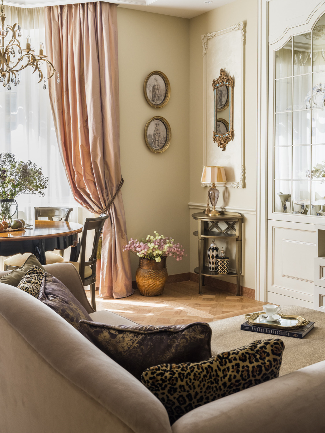 Квартира в классическом стиле в Алых Парусах