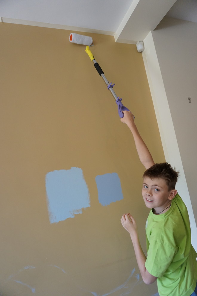 Личный опыт: Как покрасить стену, если у вас четверо детей и одна кошка