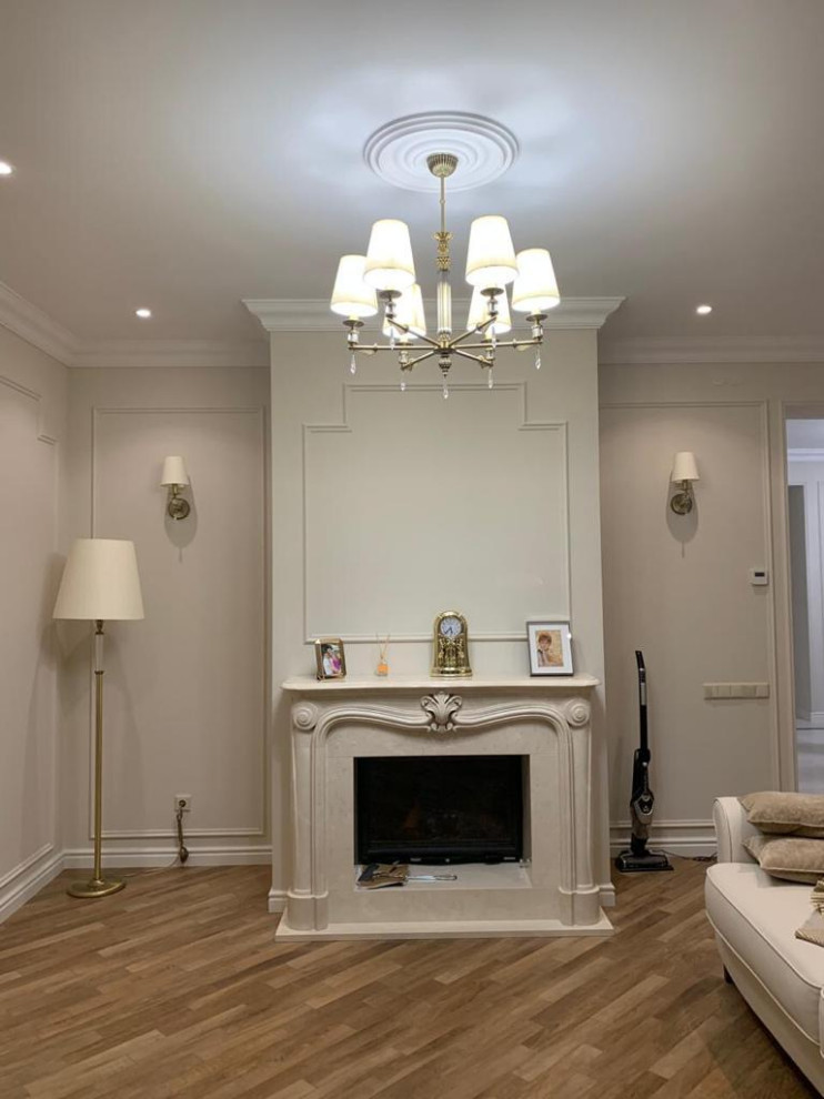 Дровяной камин в загородном доме.