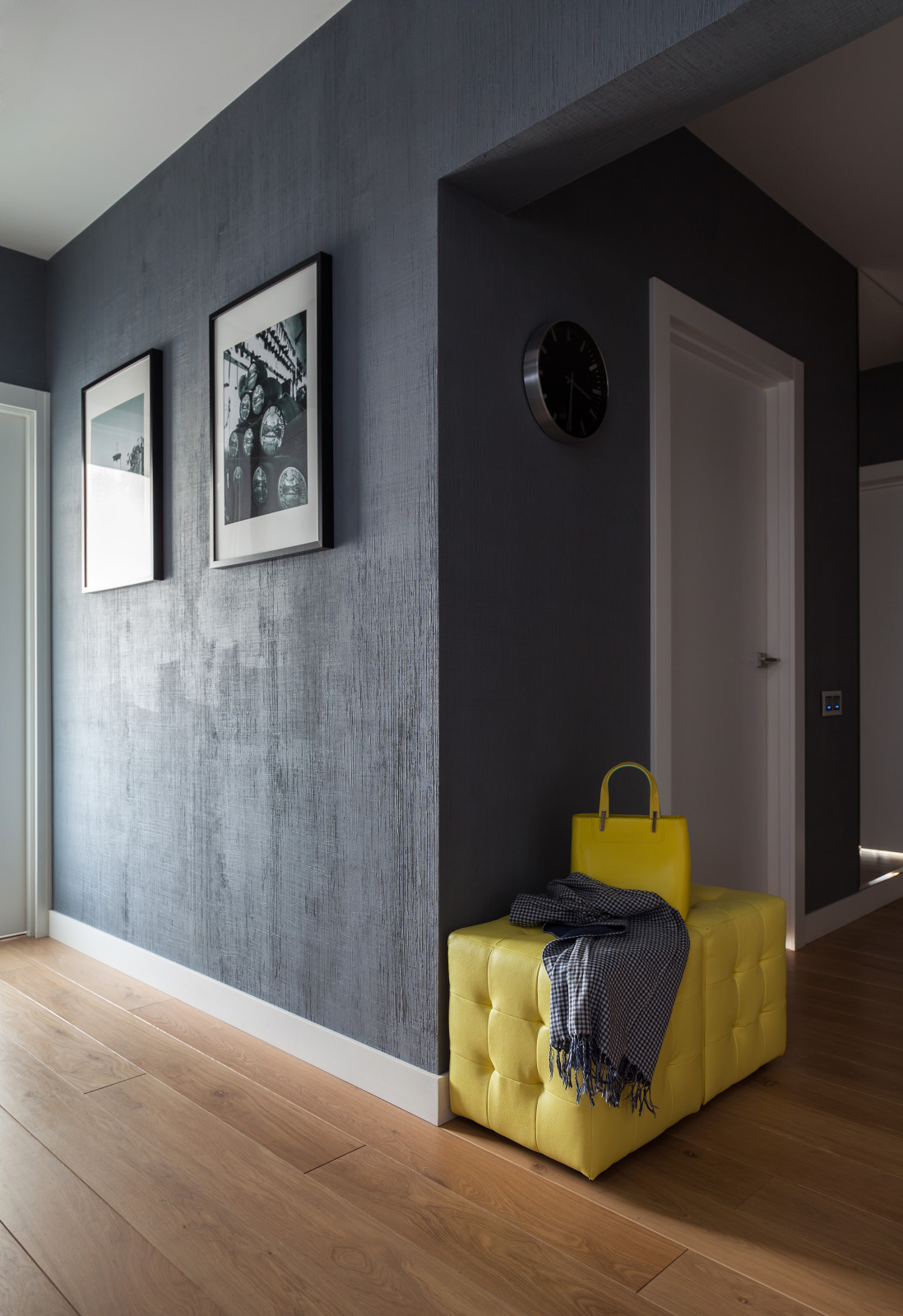 Обложка альбома: холл