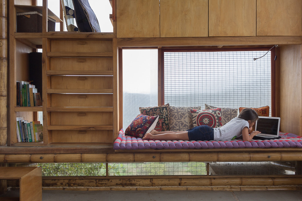 Архитектура: Домик с наклонным полом в Эквадоре