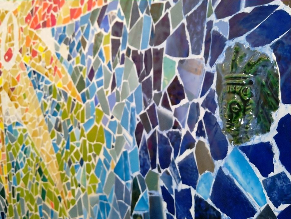 Мозаичные и рельефные керамические панно