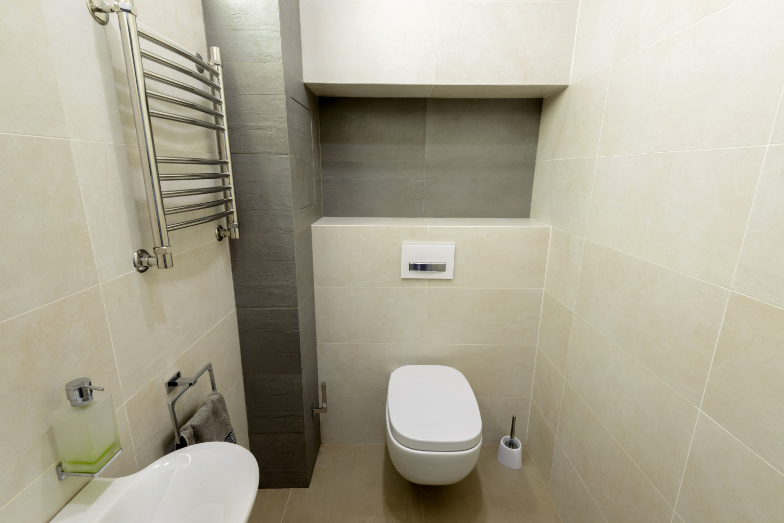 apartment with aquarium