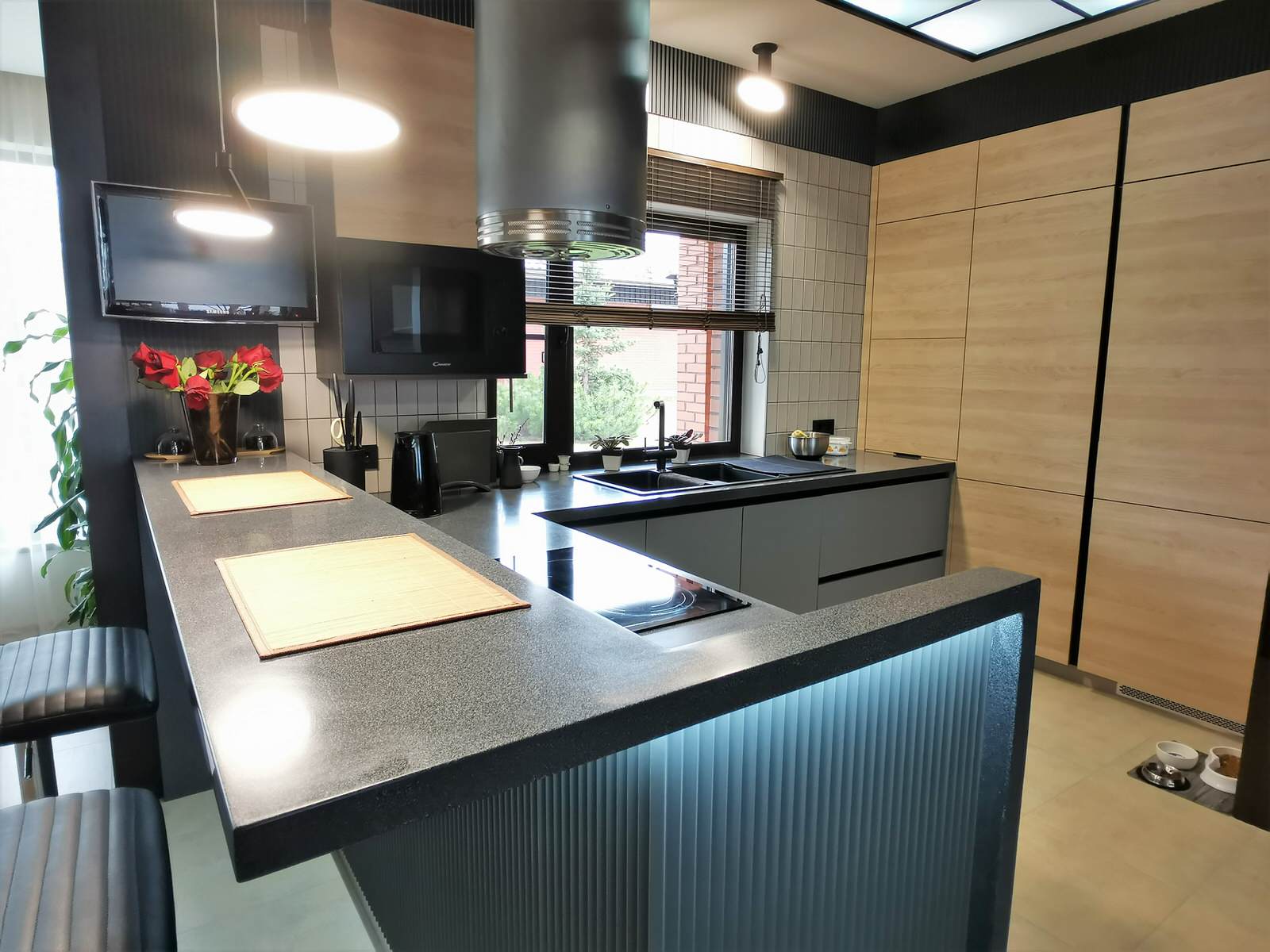 Визуализация и реализованный проект редизайн кухни в частном доме