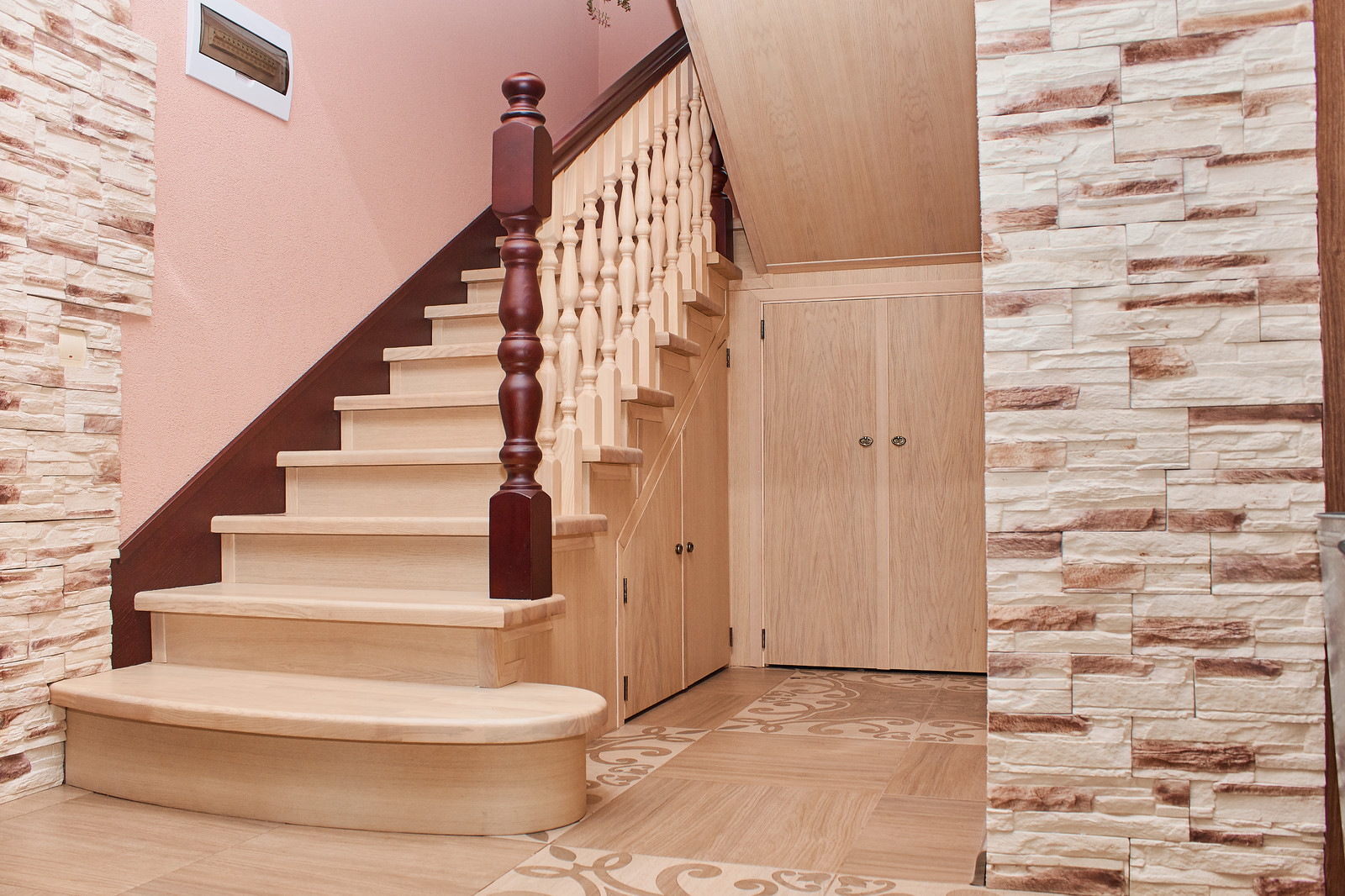 Обложка проекта: Лестница из березы