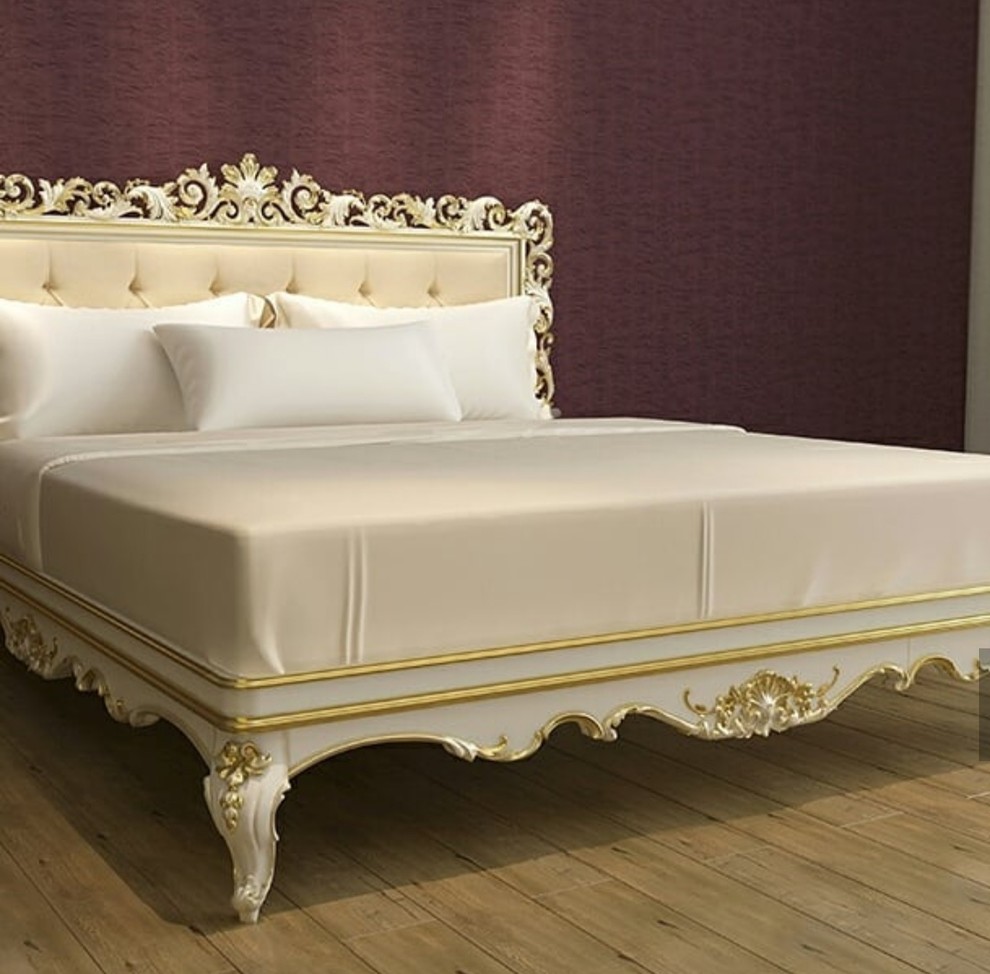 Обложка проекта: Оформление кровати в спальне.