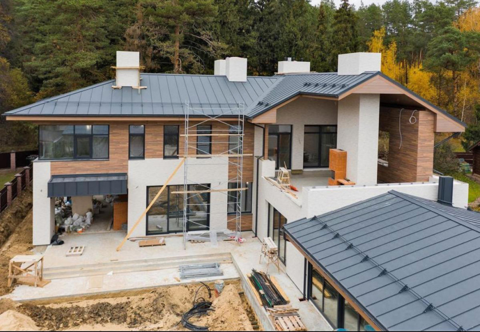 Обложка проекта: Дом с бассейном и верандой с камином