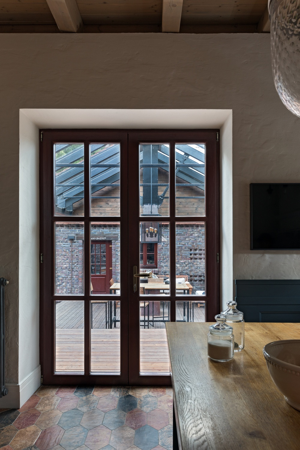 Дом в соснах