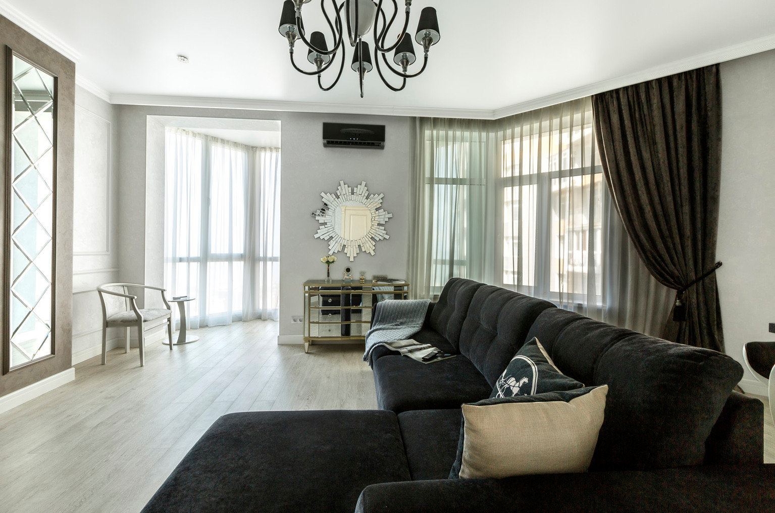 Обложка проекта: Студия на Пр. комарова