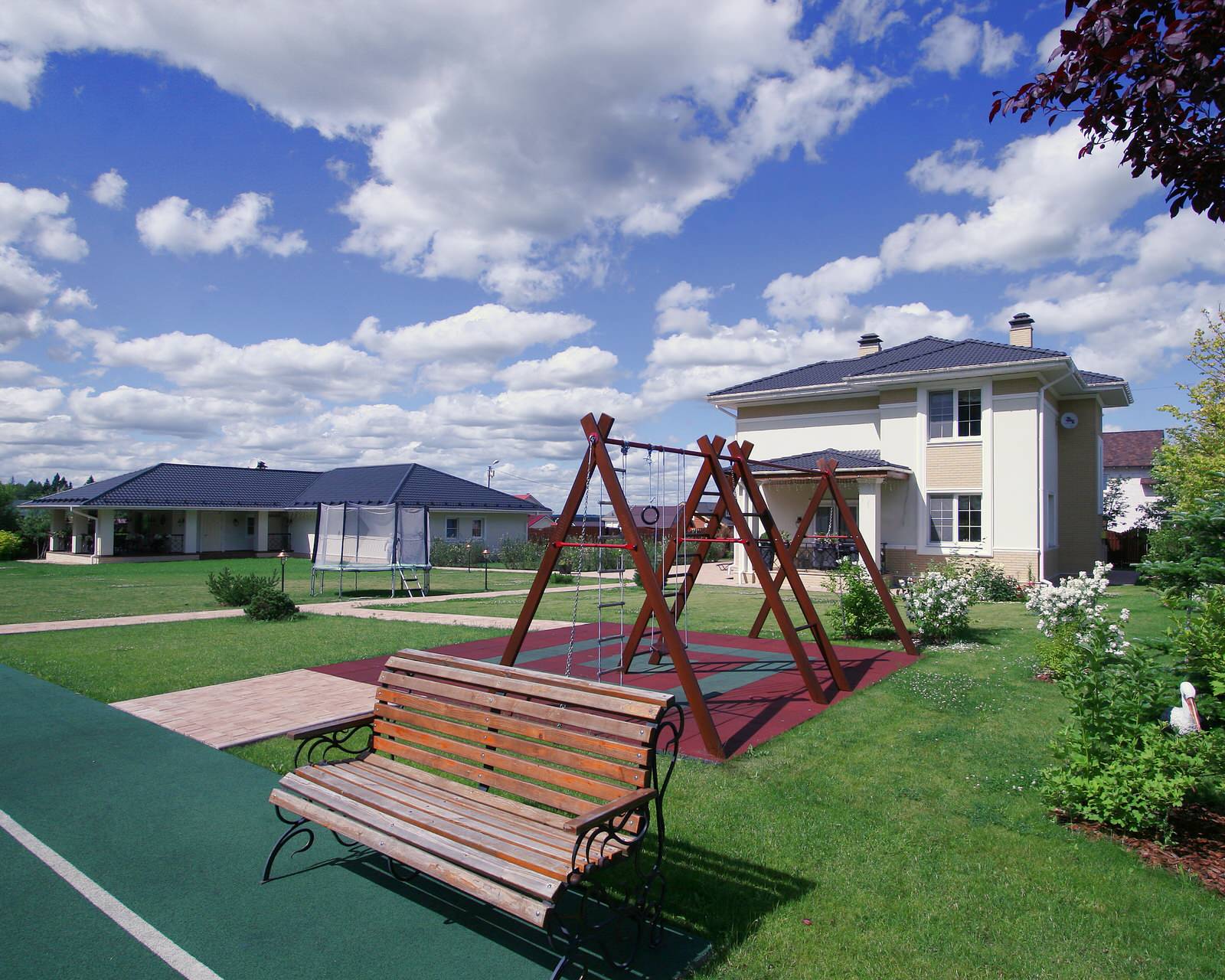 Архитектурный ансамбль из трех домов