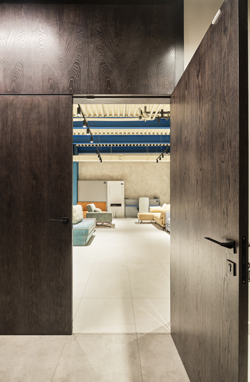 Высокие дубовые двери. 100% массив дуба.