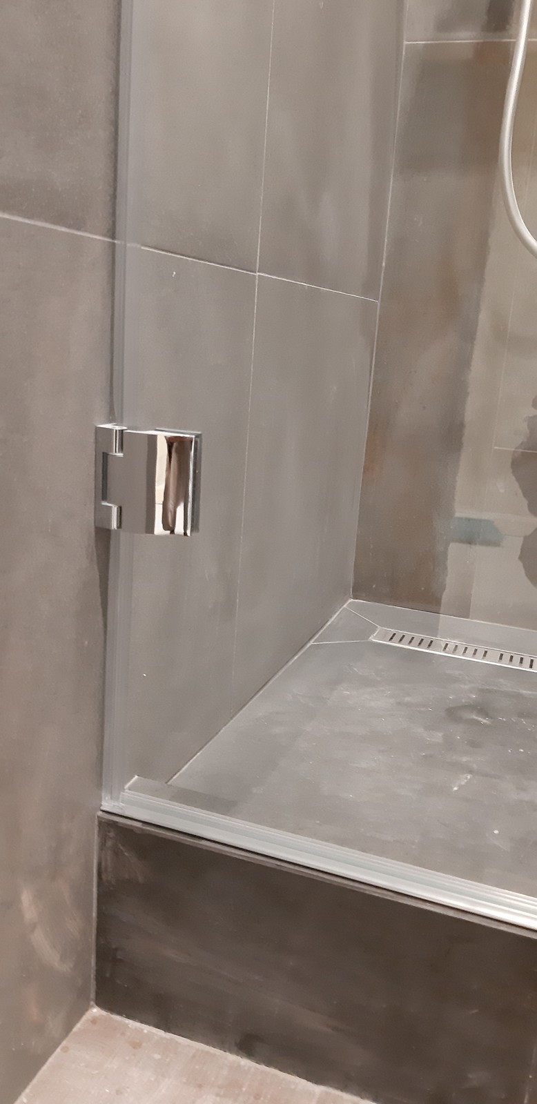 Душевая перегородка распашная