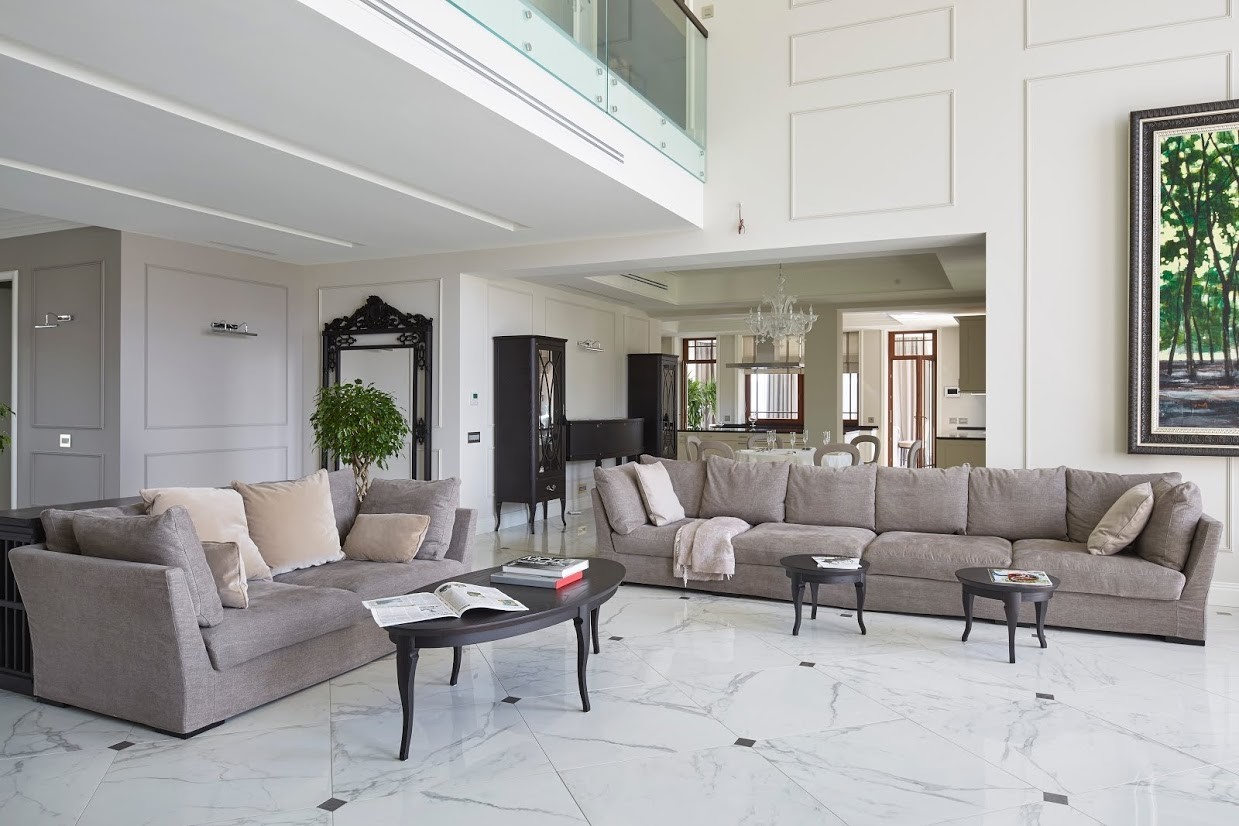 Houzz тур: Классический интерьер с двухсветной гостиной