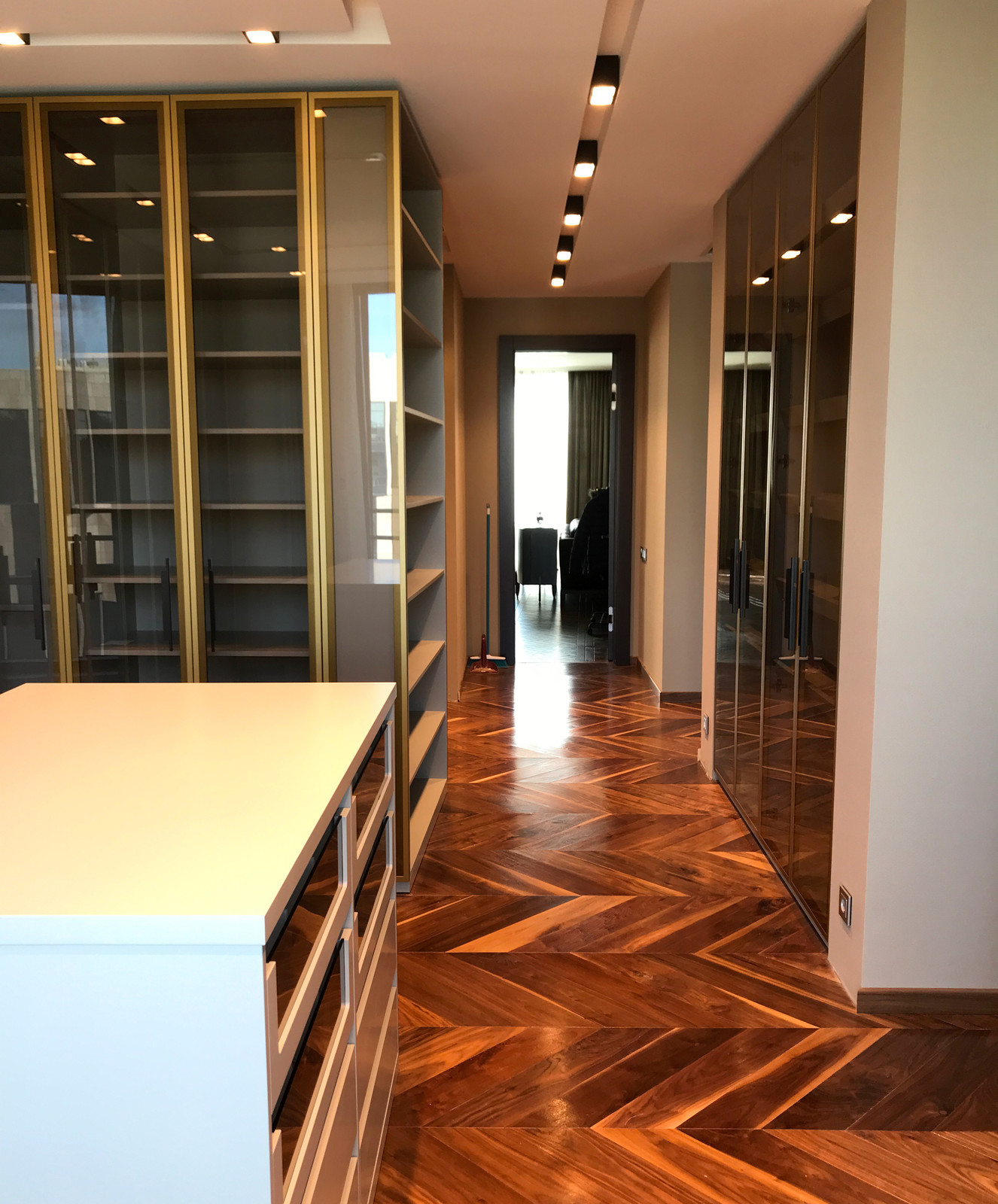 Обложка проекта: Современная гардеробная