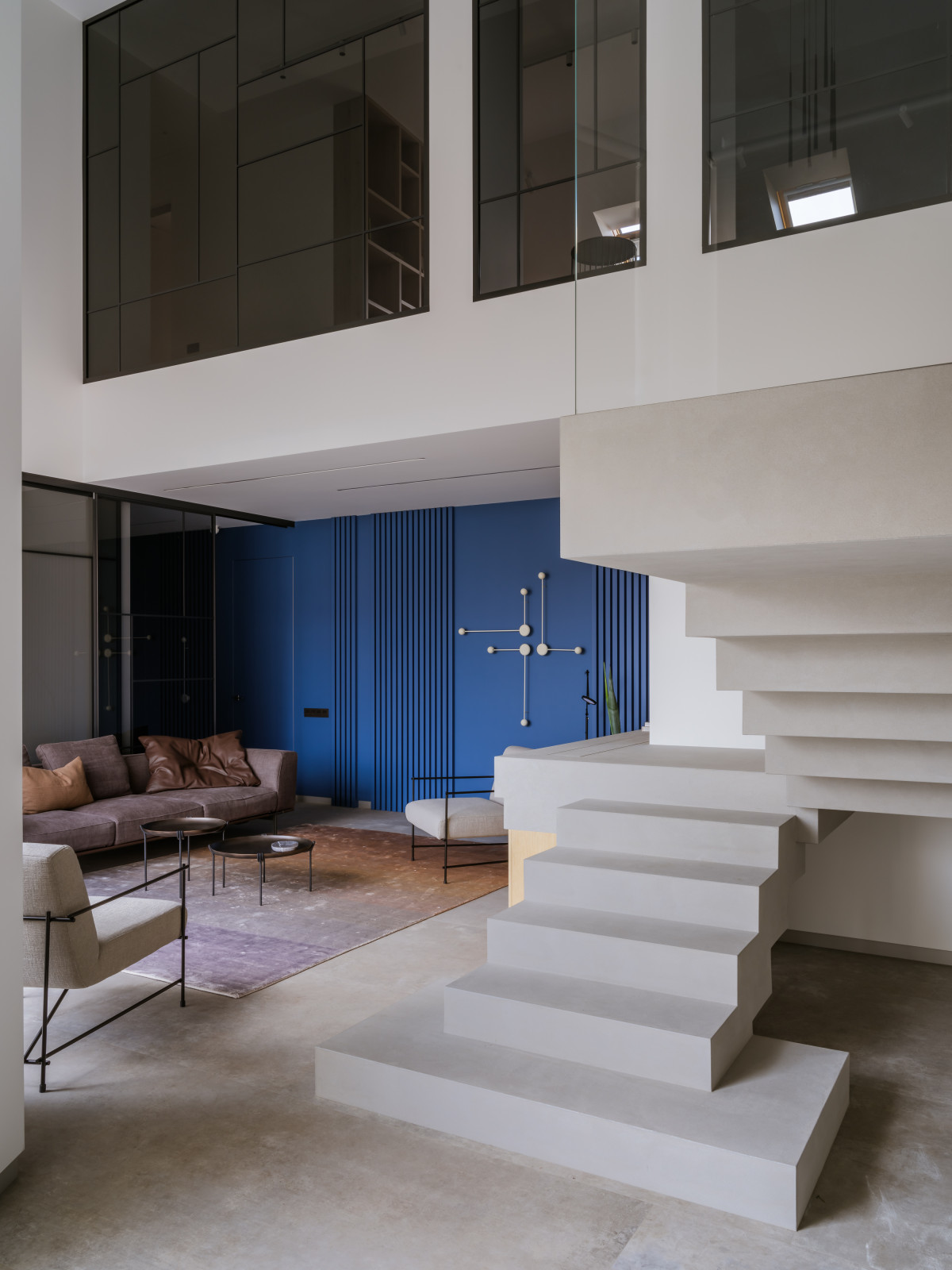 Дом с парящей лестницей