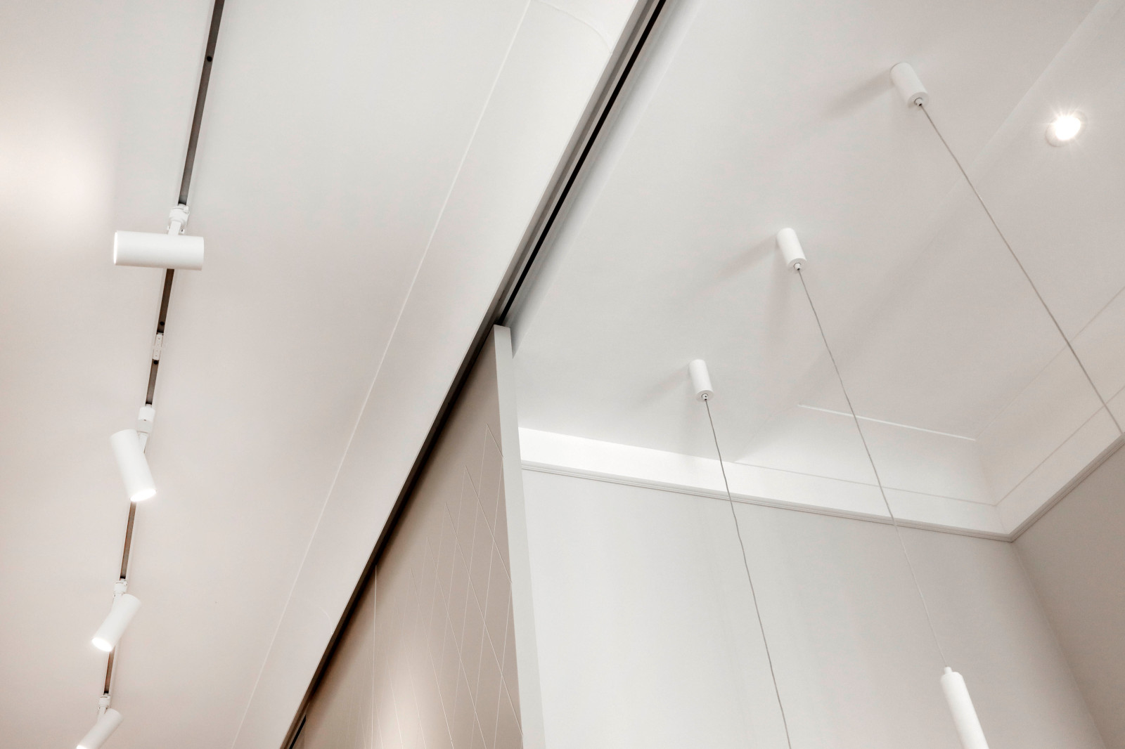 Раздвижная межкомнатная перегородка