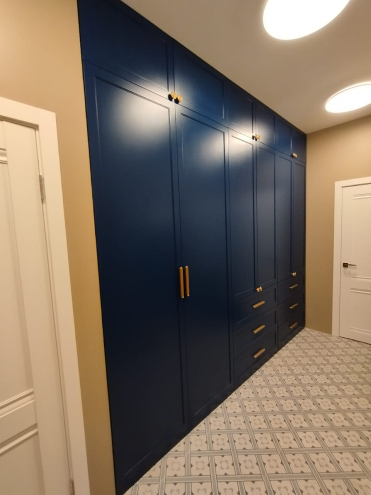 Шкаф распашной с ящиками.