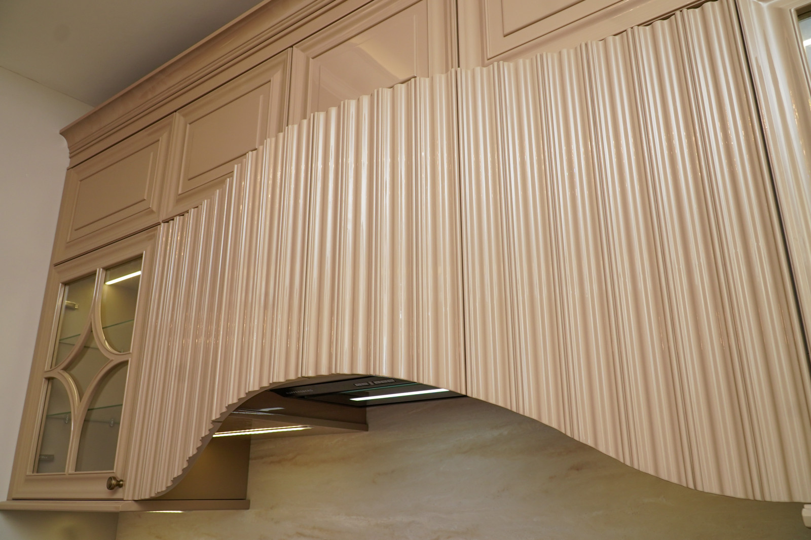 Копия многоуровневой итальянской кухни "Дама"