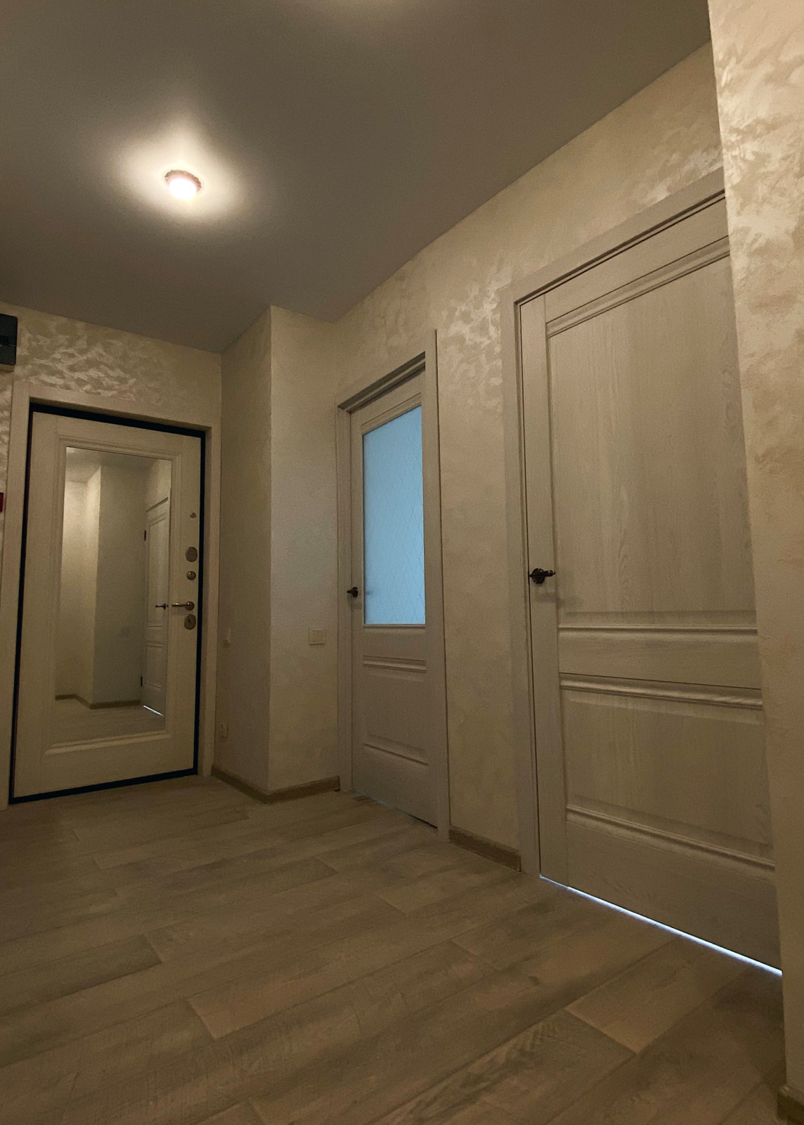 Коридор с видом на прихожую