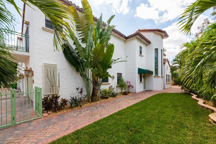 укладка рулонного газона