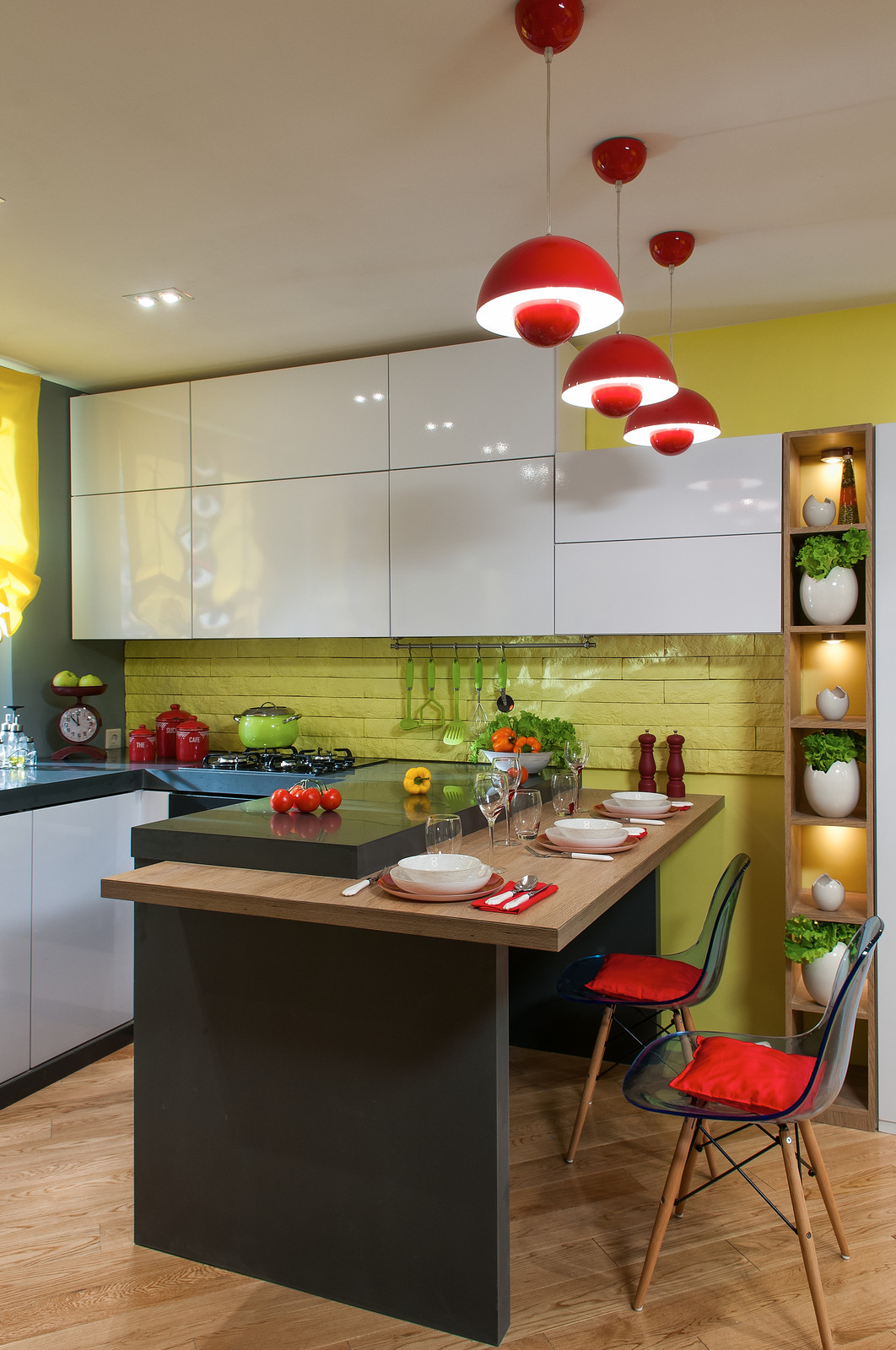 Яркие кухни