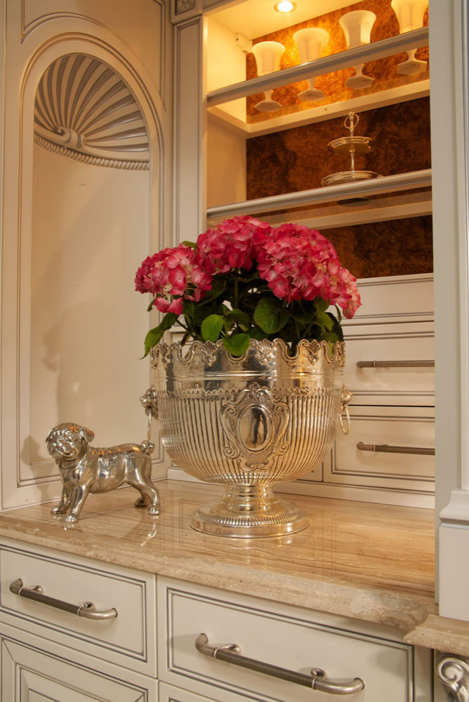 Британика luxury