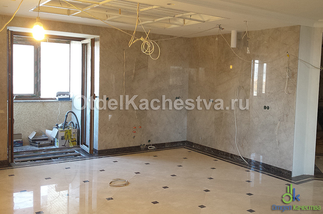 Укладка мрамора в кухне-столовой