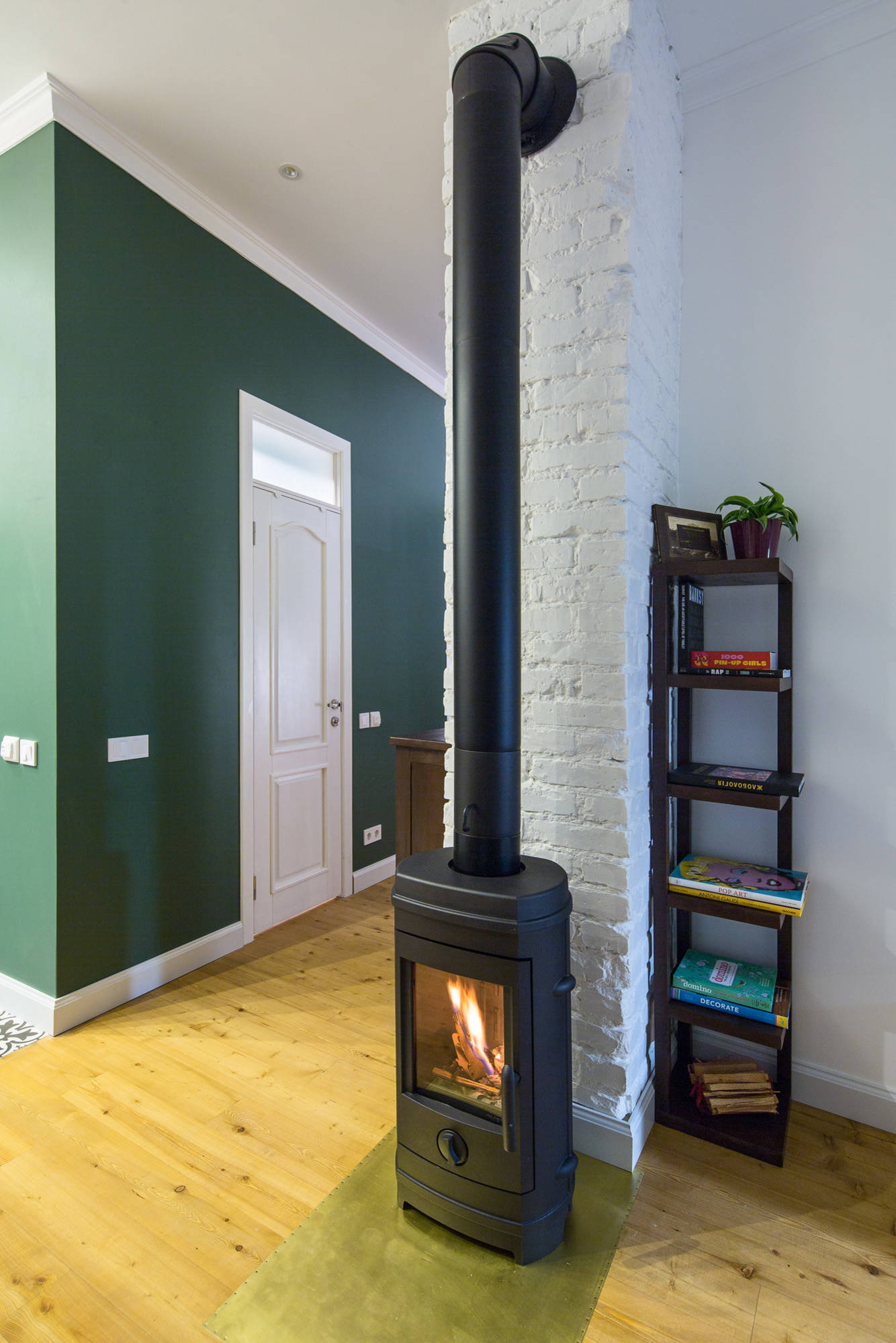 Houzz Украина: Яркий скандинавский стиль в старом доме