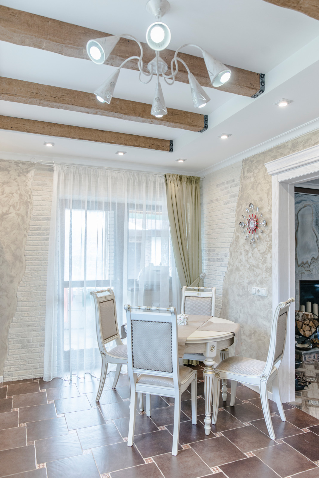 Столовая зона вид от кухни