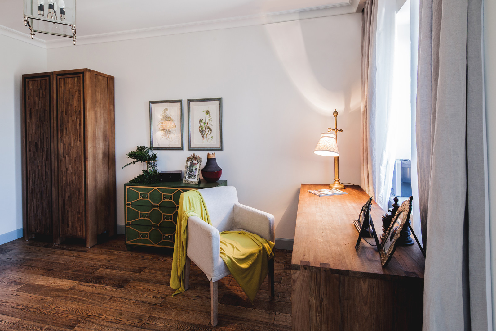 Проект недели: Кабинет в колониальном стиле с тиком и папоротником