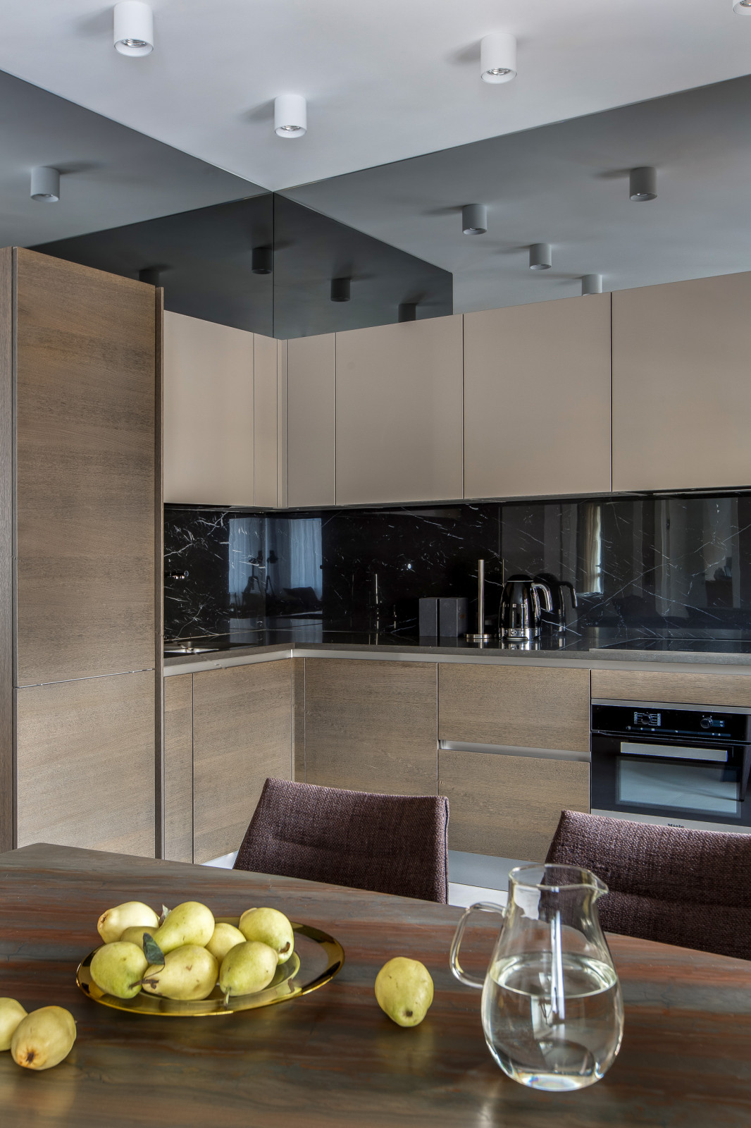 Трехкомнатная квартира в центре Петербурга