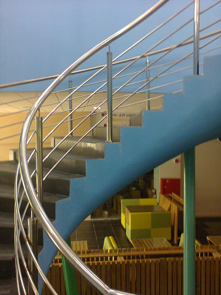 Перила из нержавейки в аквпарке.