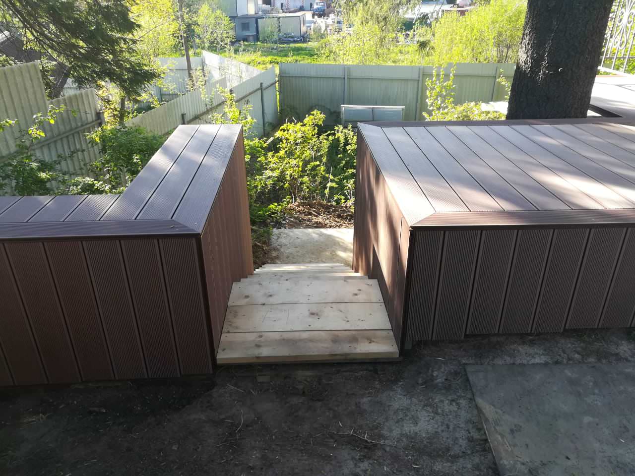 Террасная система у загородного дома