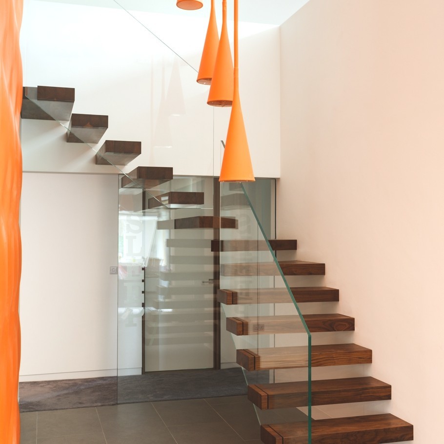 ПАРЯЩИЕ ЛЕСТНИЦЫ