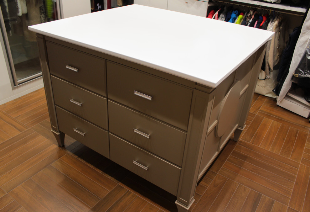 Обложка проекта: Остров в гардеробную