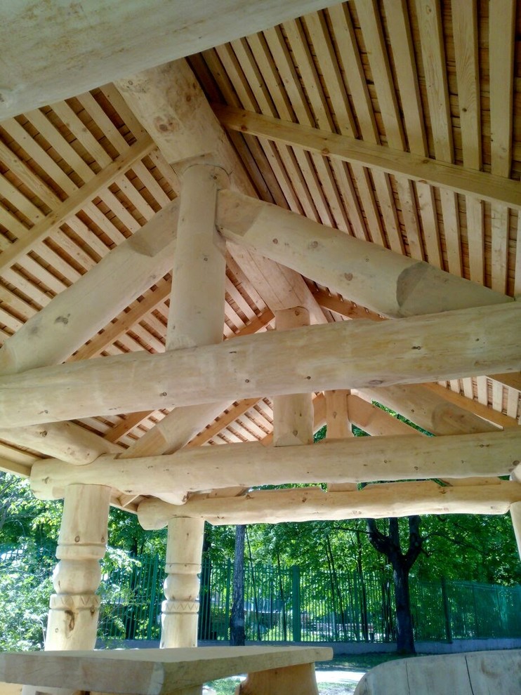 Деревянная беседка из кедра для загородного дома