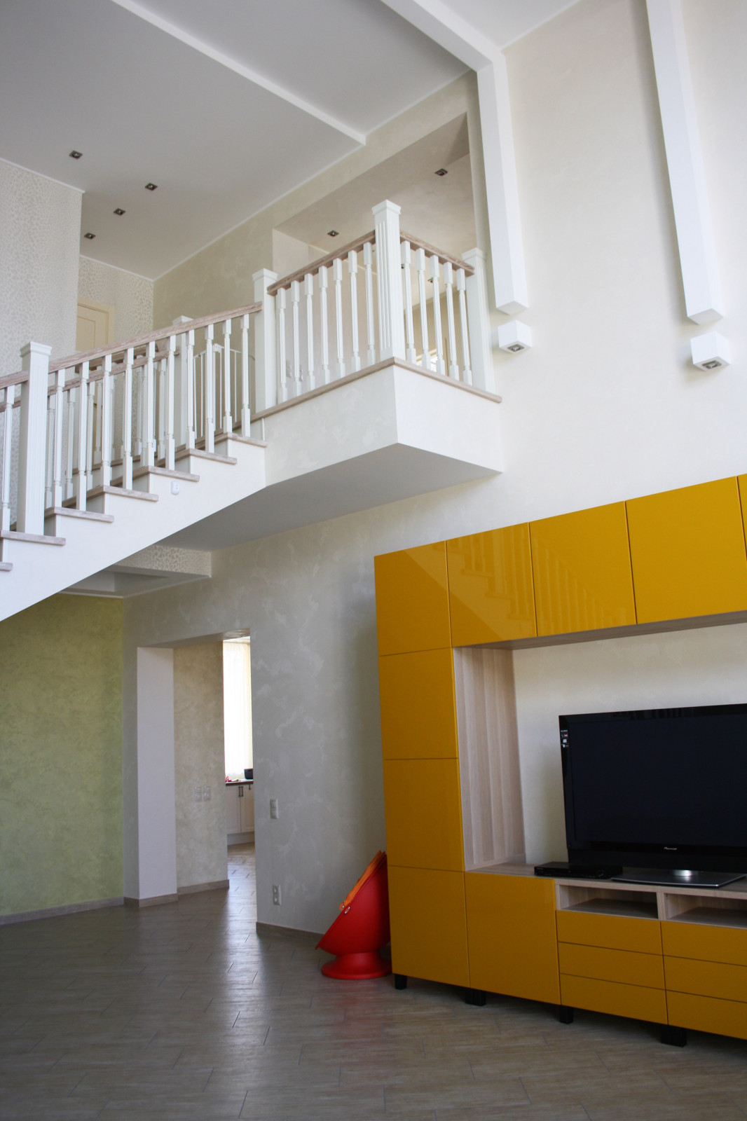 Гостиная, в процессе реализации проекта