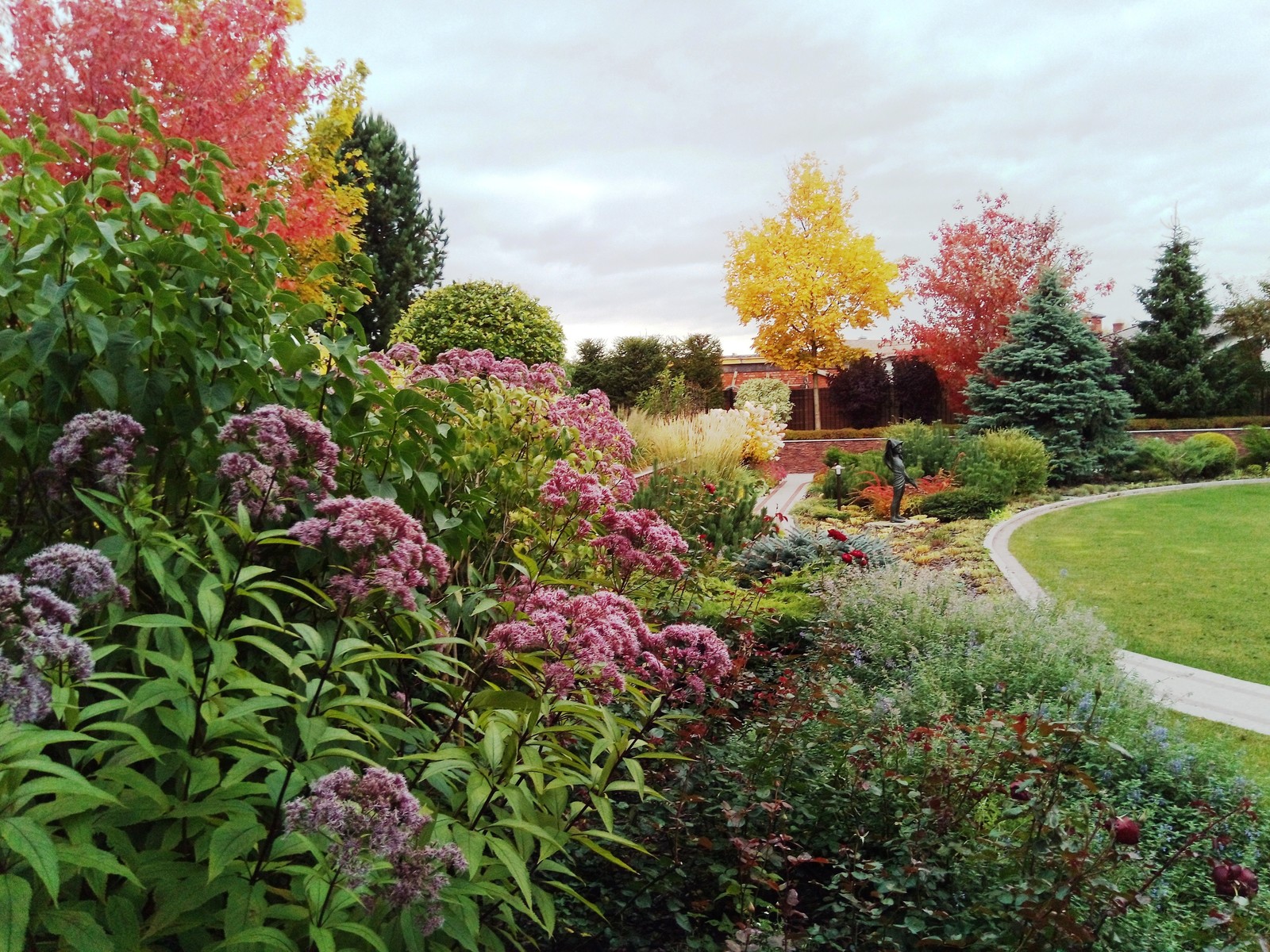 кп "Милениум" - Профессиональный уход за садом - 100% качество!