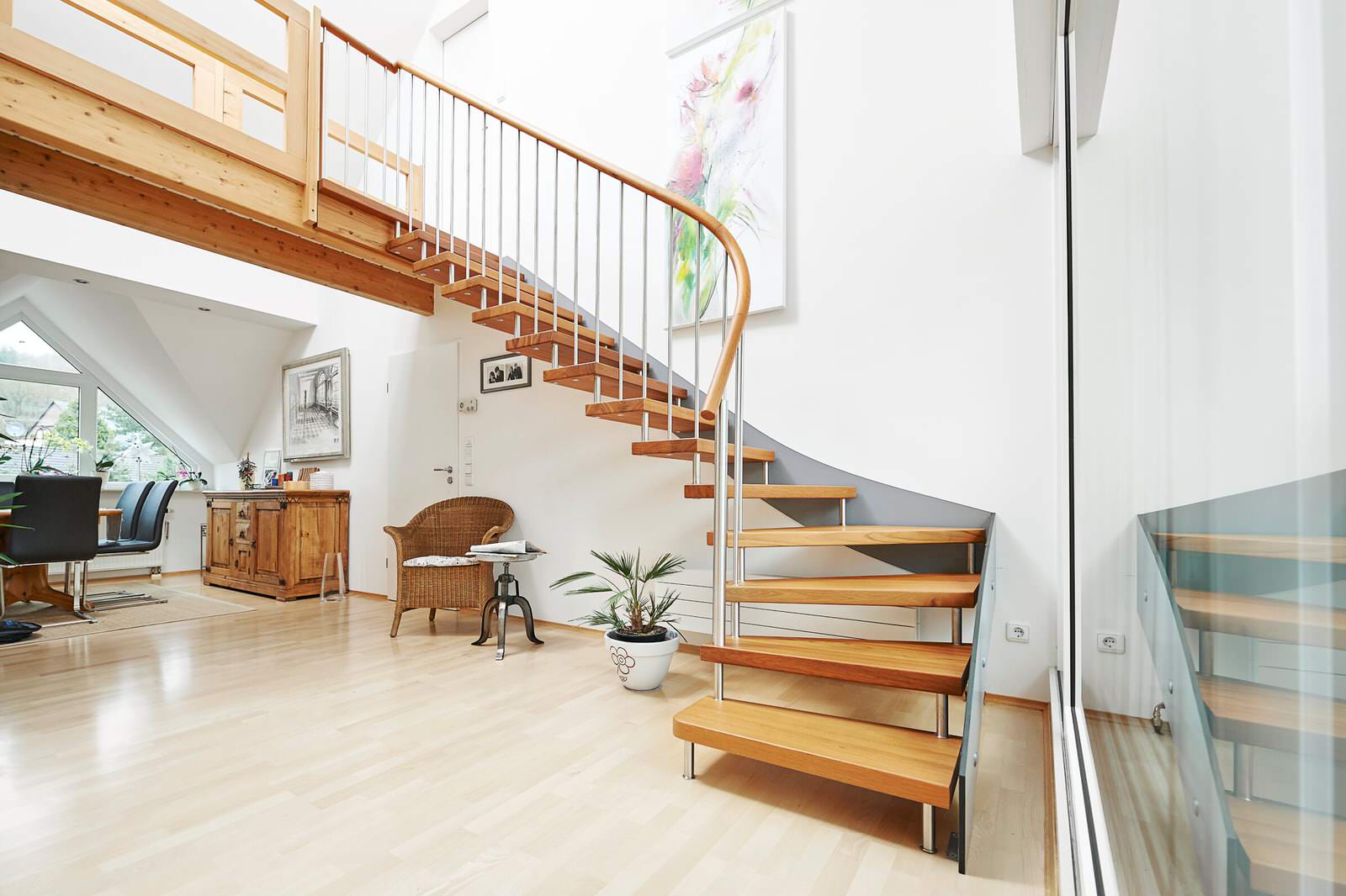 консольная лестница из бирманского тика