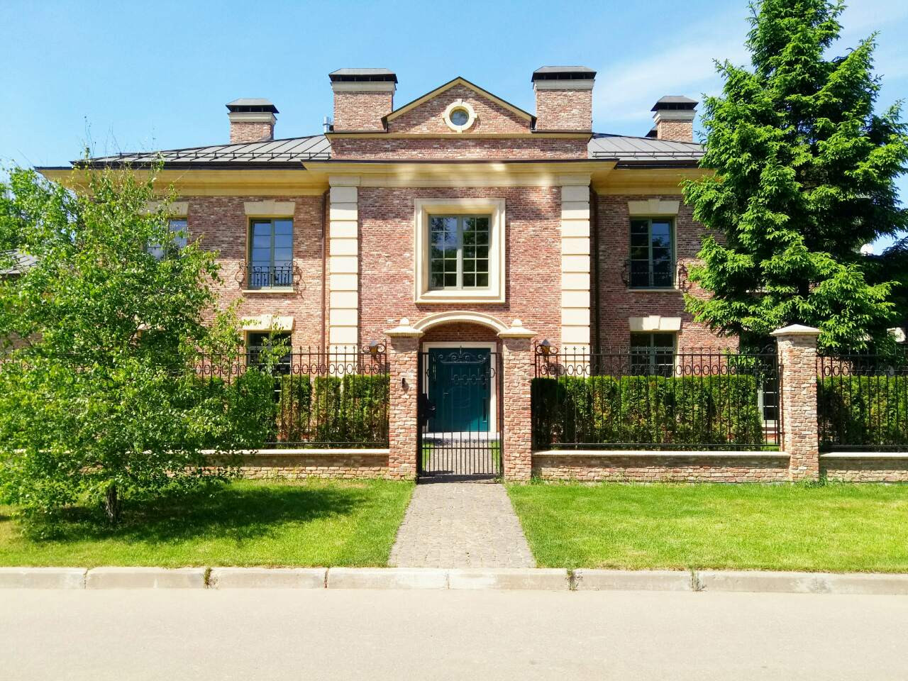 Коттедж из бельгийского кирпича