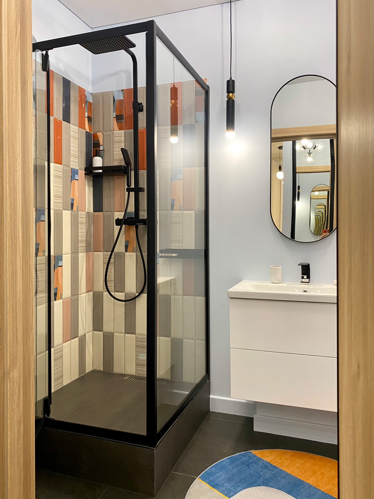 Малые м2 - не помеха комфорта. Смелый и яркий интерьер для молодой семьи