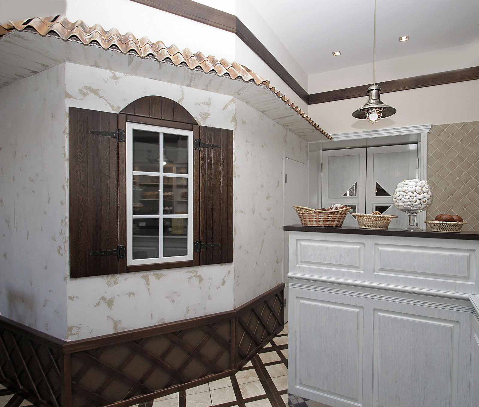 выход из торгового зала в кухню