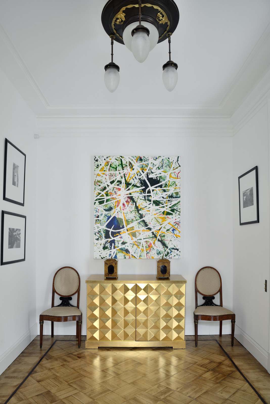 современное искусство в старинном доме