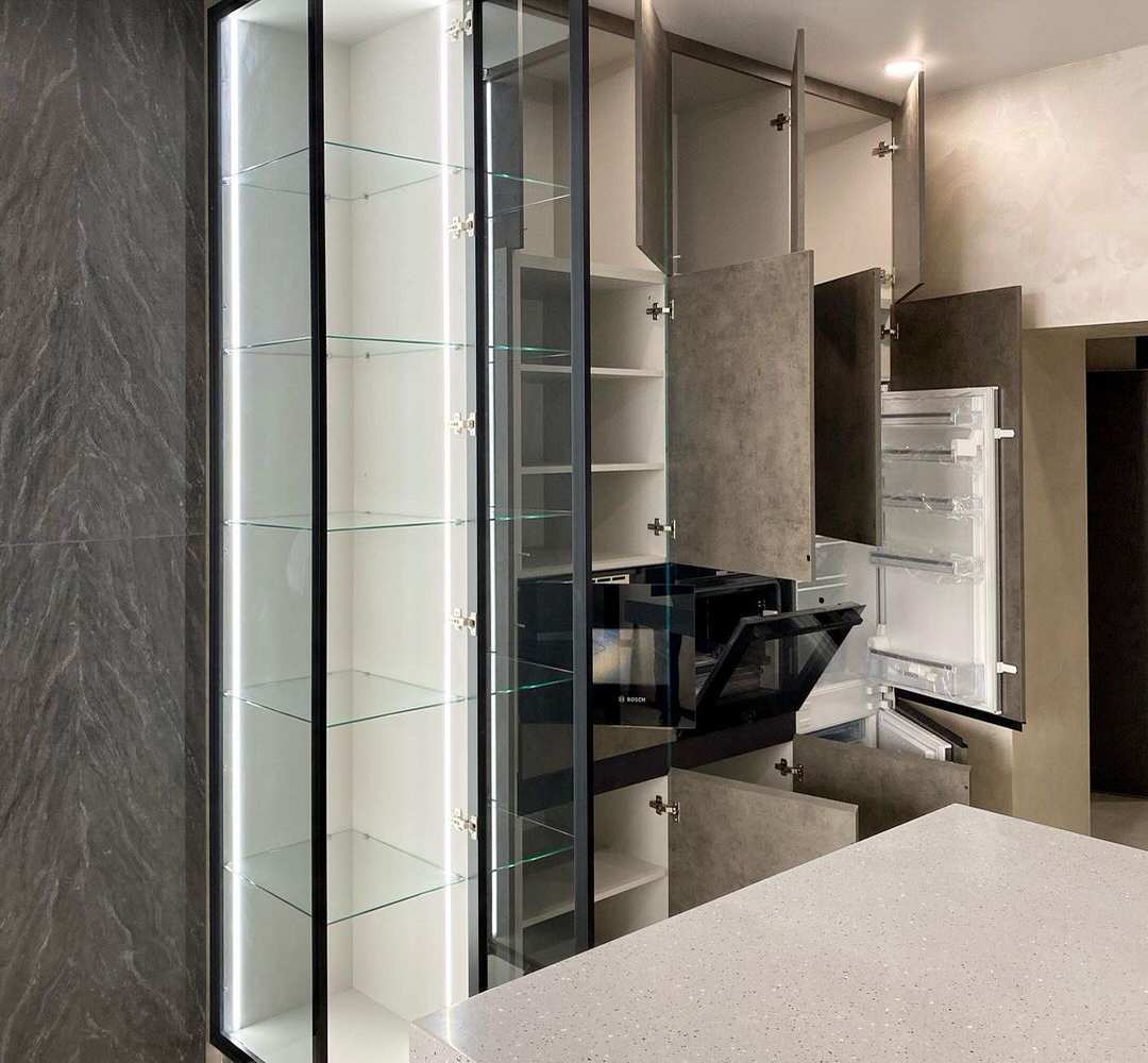 Обложка проекта: Небольшая красивая кухня на заказ