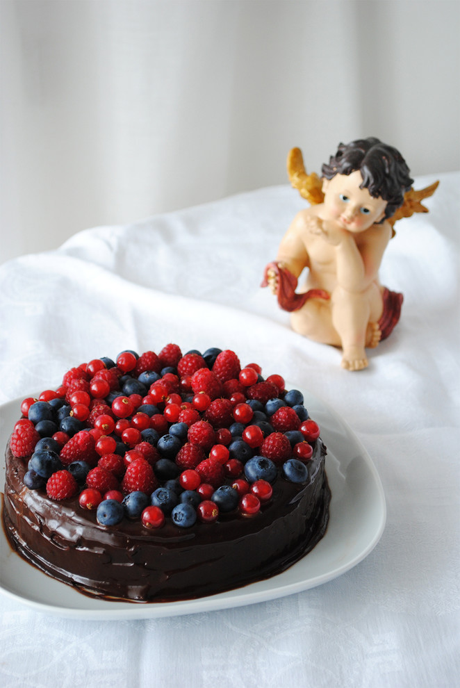 Своими руками: Как просто украсить шоколадный торт