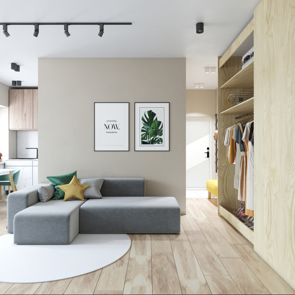 Большой вместительный шкаф выкатывается вперед.