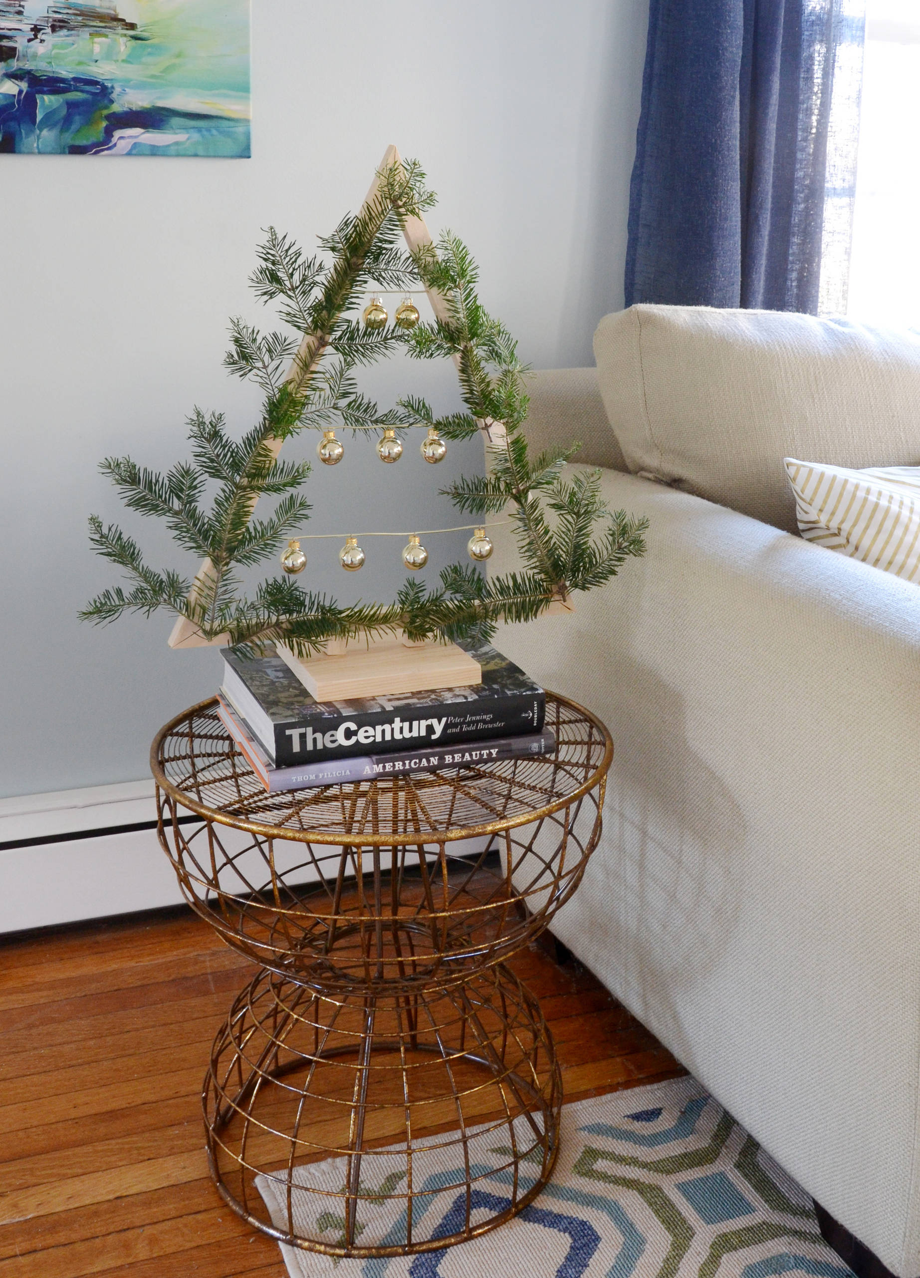 Своими руками: Настольная ёлка из подручных материалов