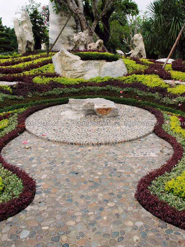 Мощение из натурального камня.