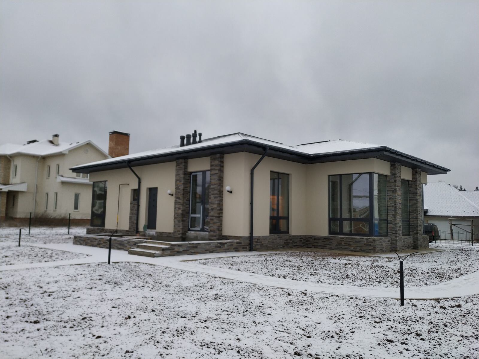 Обложка проекта: Небольшой одноэтажный дом из кирпича, утепление фасада пенопластом 150мм